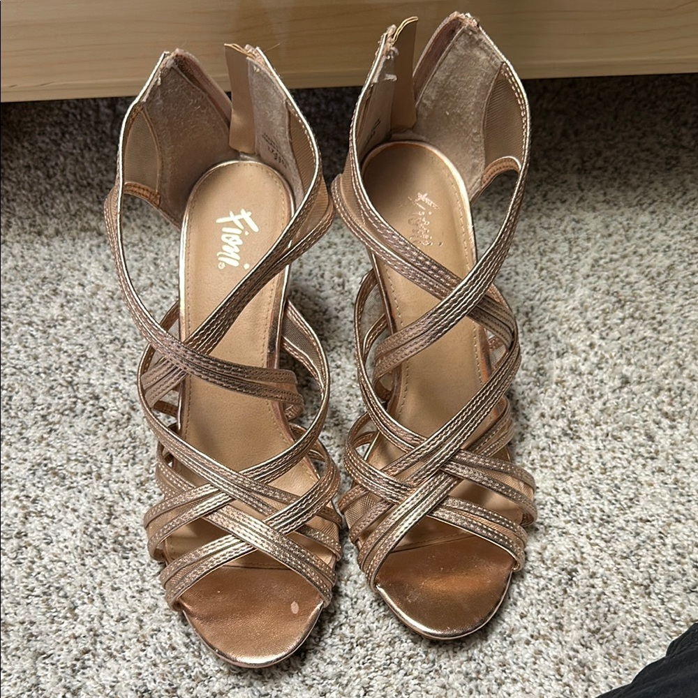 Fioni Women's Strappy Gold Sandals